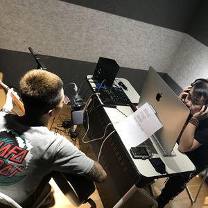 宝贝c我想摸你奶让我揉揉说说
